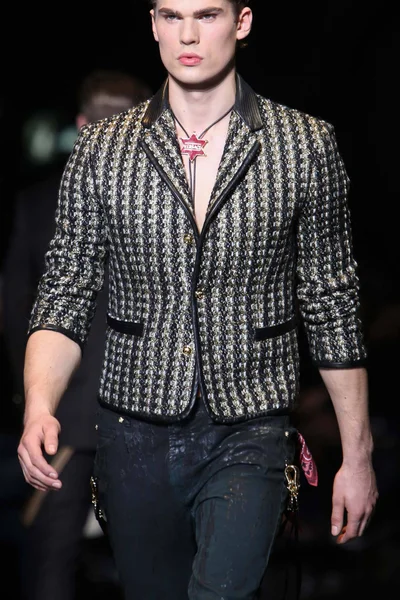 Look 125